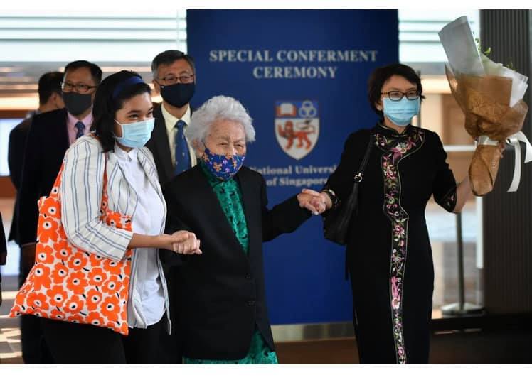 Dr Oon Chiew Seng at her honorary doctorate conferment ceremony
